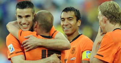 Holland: Celebrate Sneijder's strike